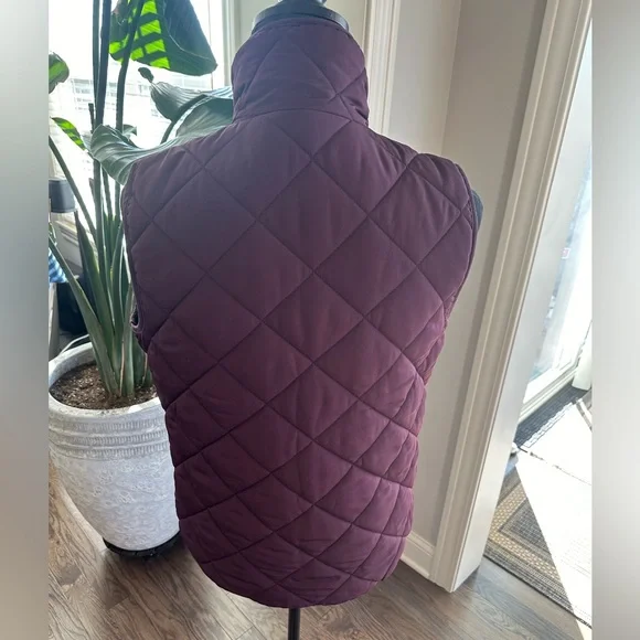 Thread & Supply Maroon Quilted Puffer Vest Gold Button/Zipper Women Size Medium - Picture 5 of 10